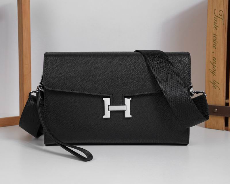 Signature 'H' Clasp Pebbled Leather Crossbody – Classic Black